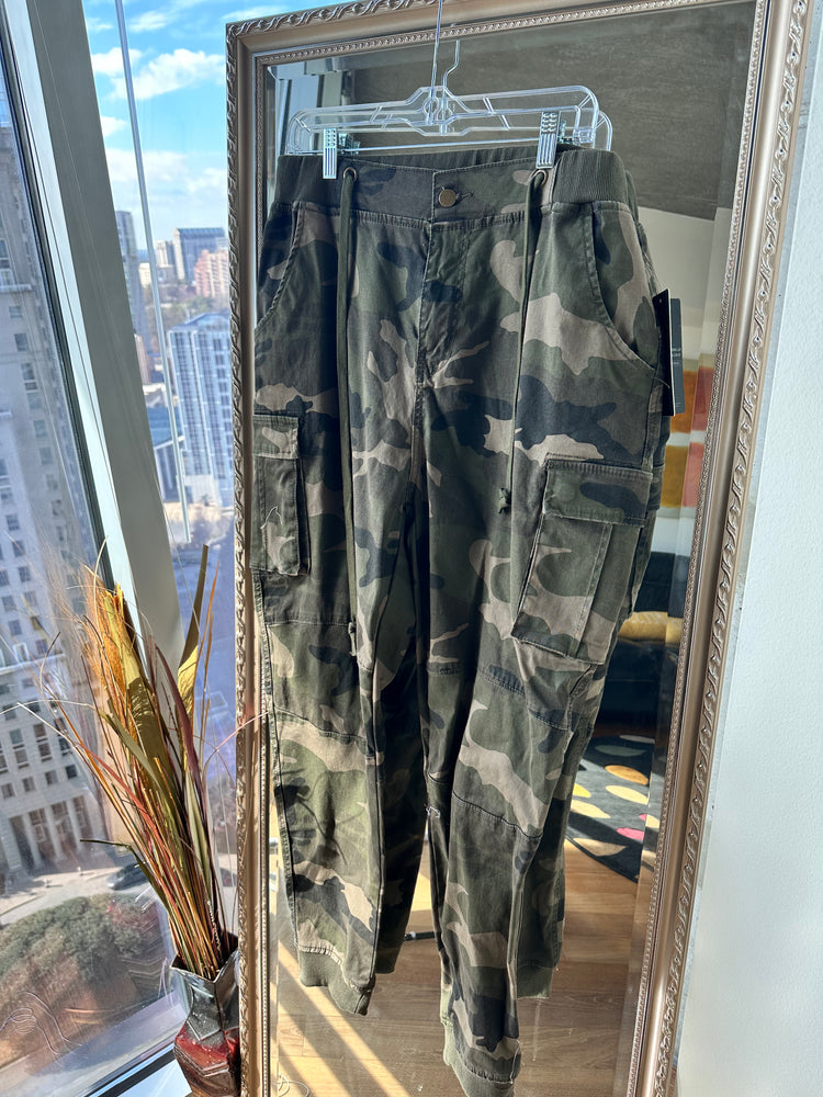 
            
                Load image into Gallery viewer, PLUS SIZES! CAMO CARGO CUTE JOGGERS ! Sizes to 3X!
            
        
