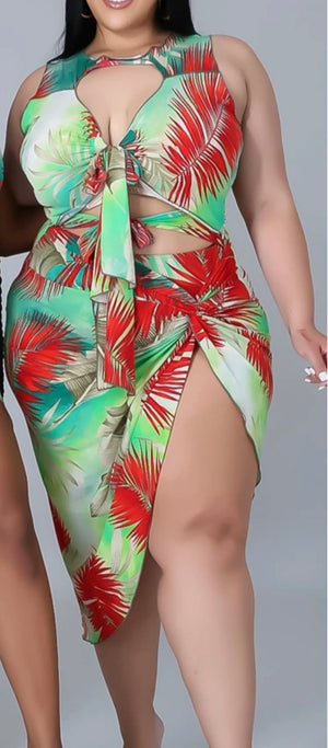 
            
                Load image into Gallery viewer, One SMALL LEFT ! Pretty by the Pool Tropical Set “ TwoPiece Set‼️
            
        