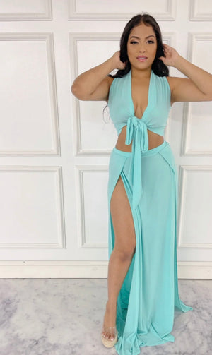 
            
                Load image into Gallery viewer, CLEARANCE! Ocean Wave Resort Maxi Skirt Set
            
        