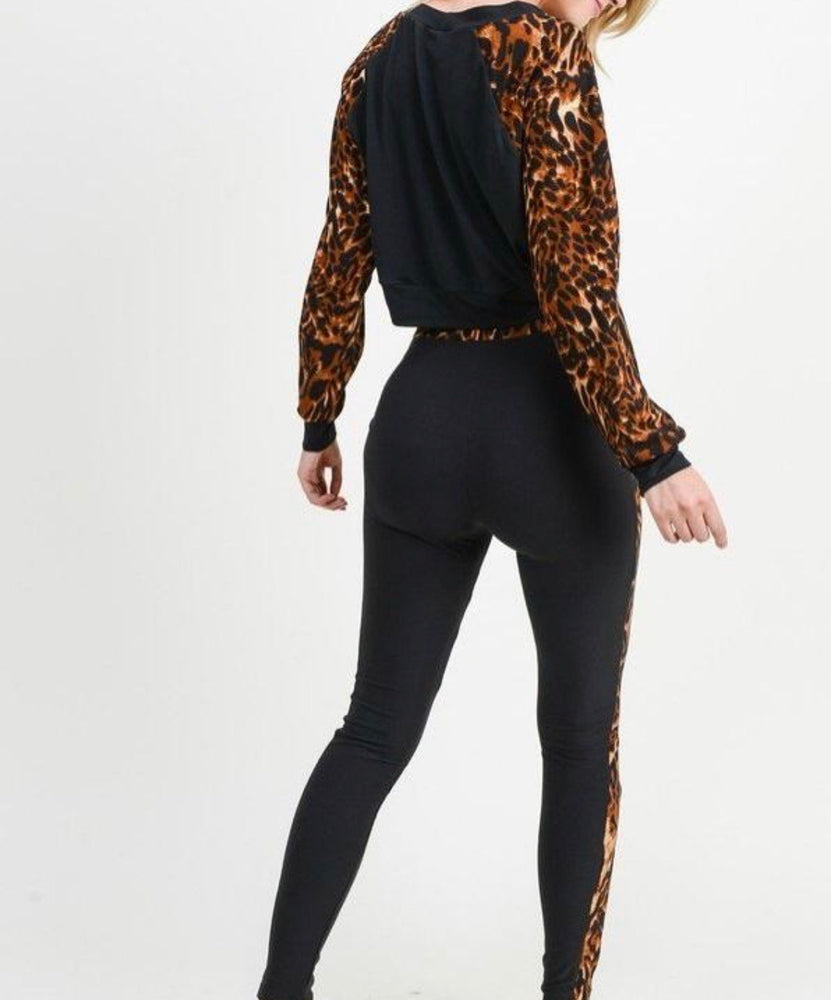 
            
                Load image into Gallery viewer, 🔥Leopard Side Pullover Set ( 1 Large Left)
            
        